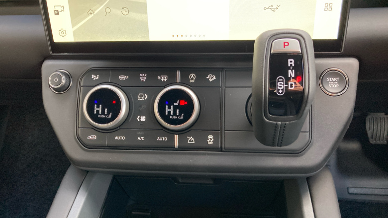 Land Rover Defender 3.0 D250 X-Dynamic SE 90 3dr Auto Diesel Estate